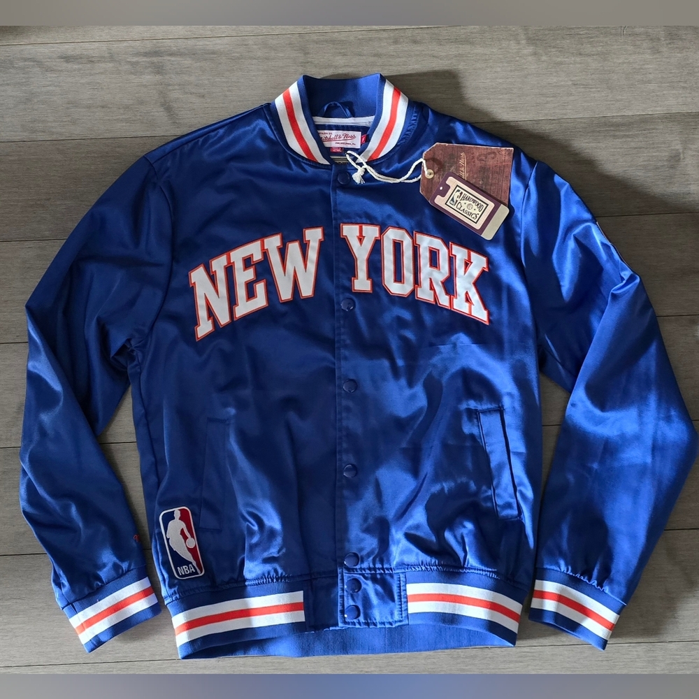 NWT New York Knick MITCHELL & NESS NBA JACKET (MEDIUM)